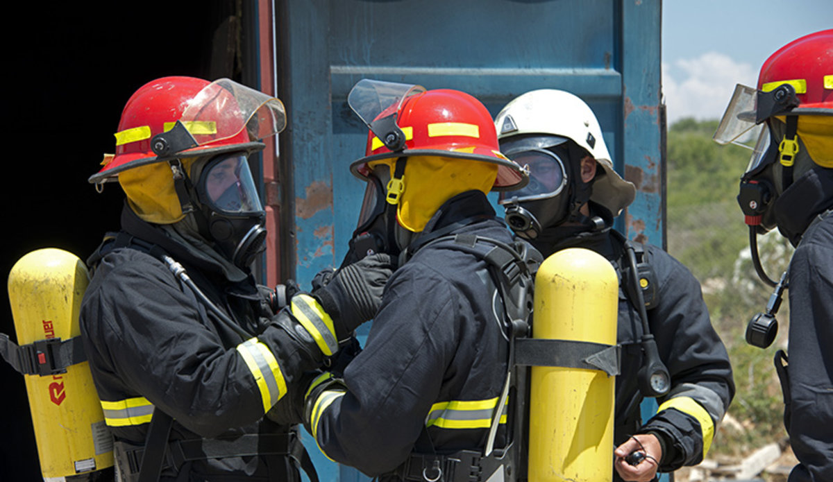 شبكات مياه الإطفاء يفيد تركيب حنفيات حريق داخل المباني في تسهيل مكافحة الحريق